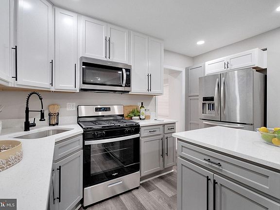 3rd image of 4035 Benning Rd NE