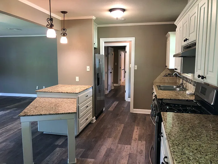 368 Oak St — Photo 3