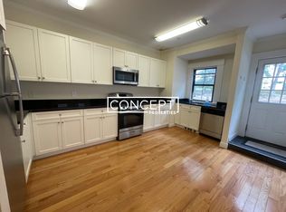 219A Commonwealth Ave #16A, Chestnut Hill, MA 02467