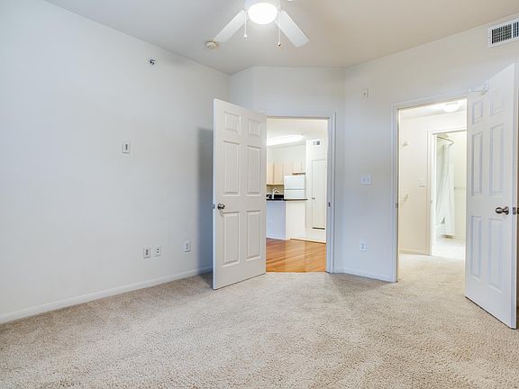 5th image of 2209 Hancock Dr APT 25