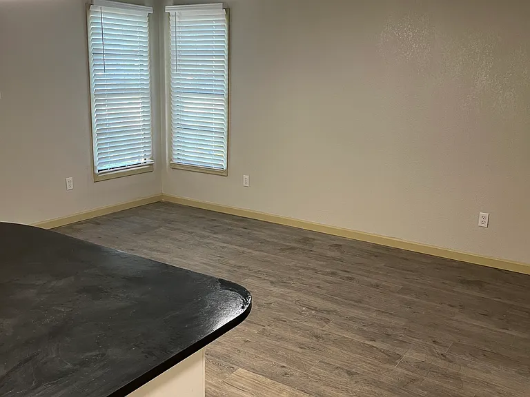202 E Oklahoma Ave #8 — Photo 4