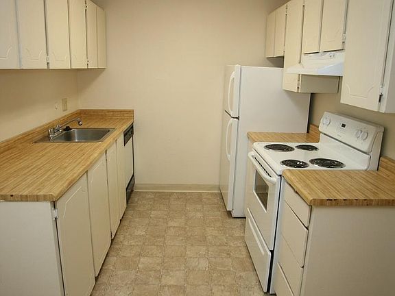 5th image of 12550 Greenwood Ave N #102