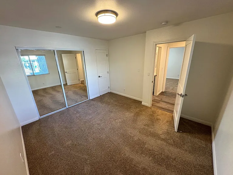 Casa Madrid Apartments — Photo 14