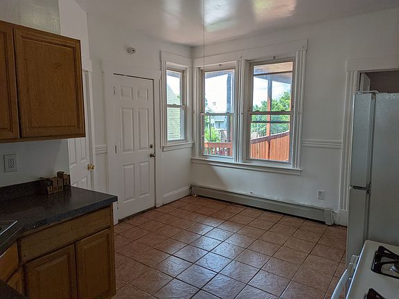 3rd image of 605 Wethersfield Ave APT 3S