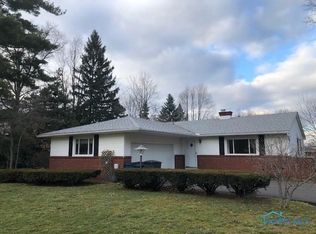 1072 Carol Rd, Bowling Green, OH 43402