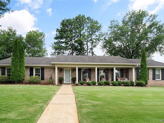 3rd image of 207 Riverdale Ln