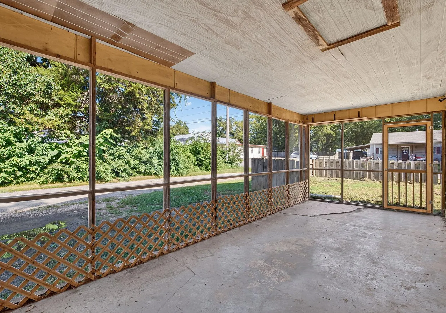 2418 W Lynn St — Photo 3
