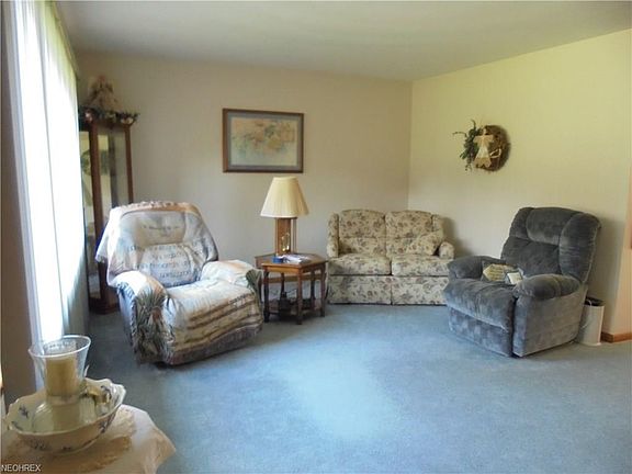 3rd image of 4893 Encino Dr