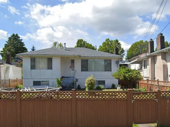 4951 Rupert St, Vancouver, BC V5R 2J6