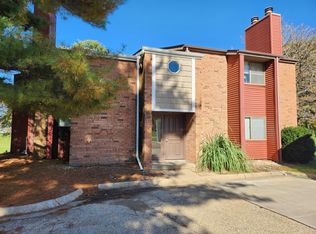 5714 N Autumn Ridge Ct APT C, Peoria, IL 61615