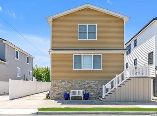 21 Deal Rd, Island Park, NY 11558