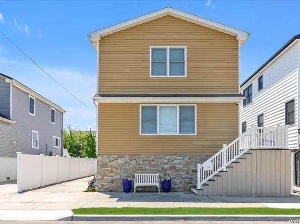21 Deal Road, Island Park, NY 11558