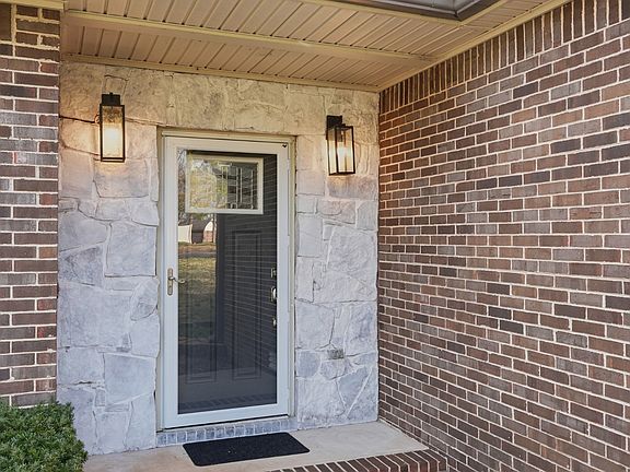 5th image of 270 Wood Bluff Rd