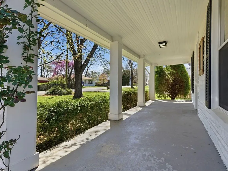 1164 Brookwood Ave — Photo 3