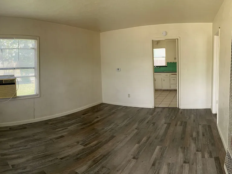 204 3rd St — Photo 2