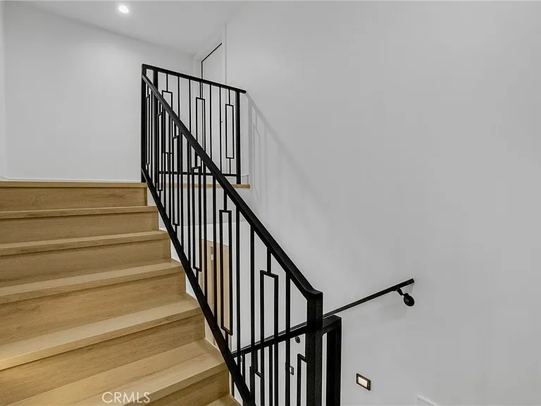 4855 Woodman Ave — Photo 27