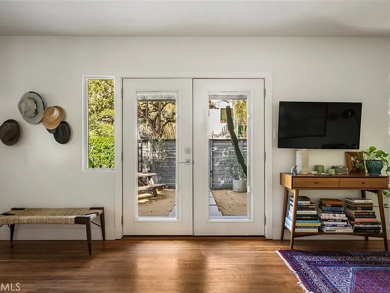 2304 W Avenue 31 — Photo 3