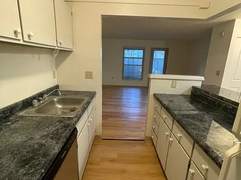 University Park Apartments near Cornell University — Photo 408