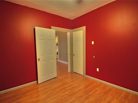 4th image of 920 Hawley Ave #2