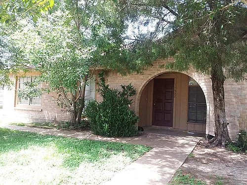 19502 Woodglen Dr Photo 1