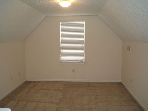 Bonus Rm/Over garage