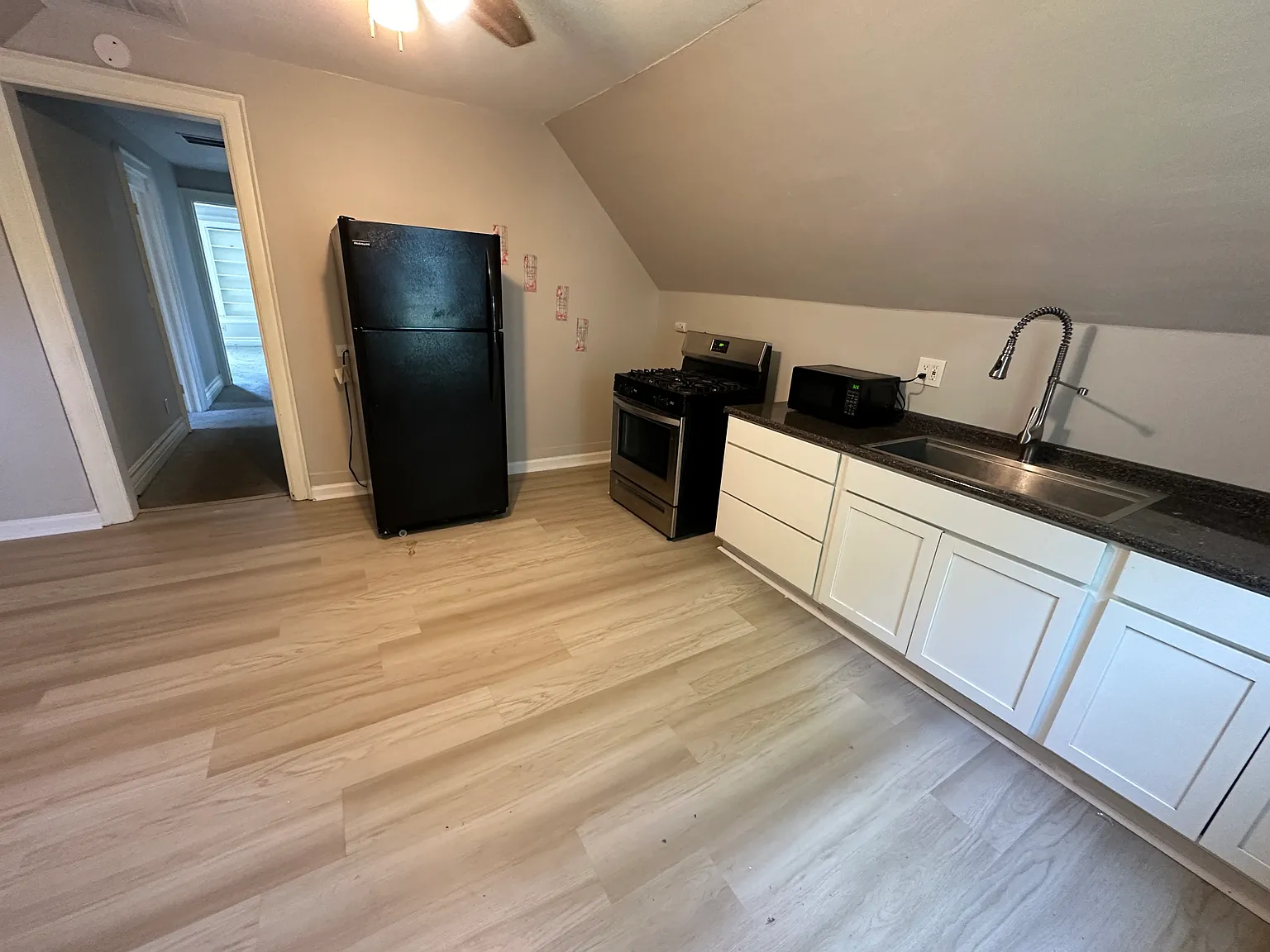 2 bed, 1050 sqft, $1,175 — Photo 3
