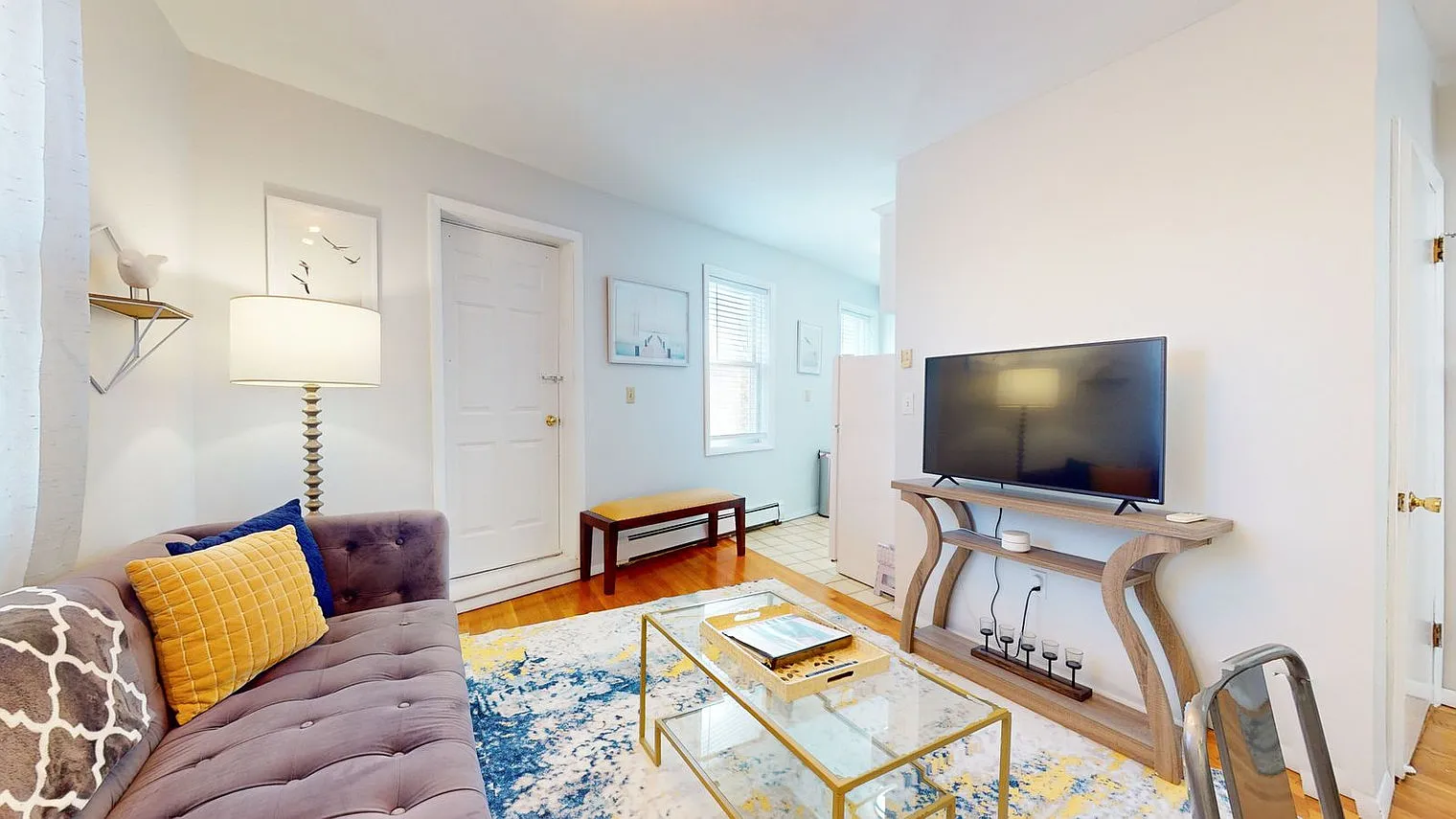 2 bed, 1.0 bath, 839 sqft, $4,712 — Photo 2