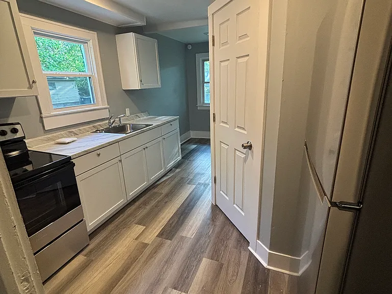 632 Grace Ave — Photo 4