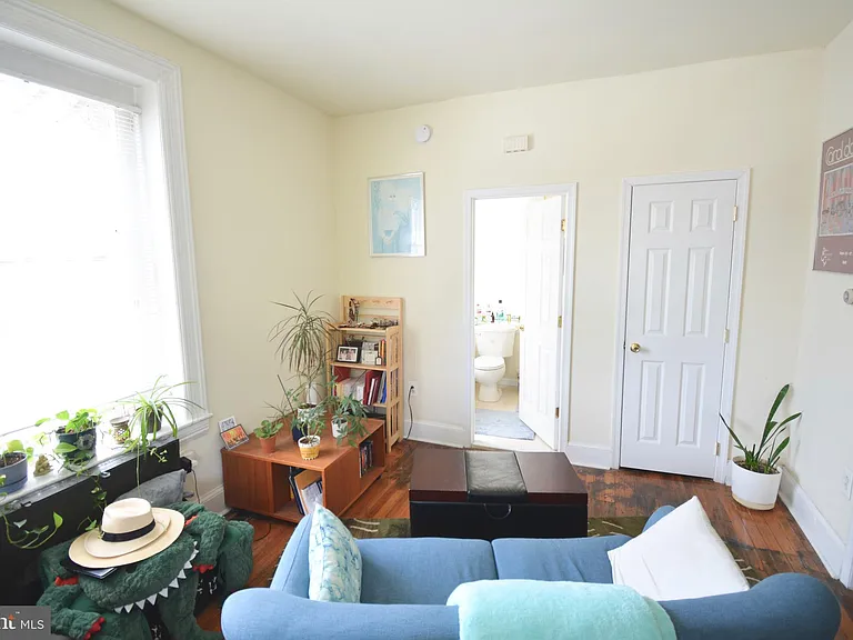 253 W Hansberry St #1F — Photo 1