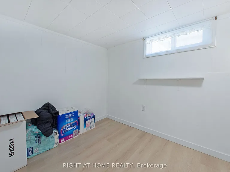 69 Alayne Cres — Photo 28