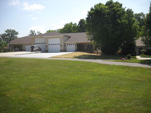 2nd image of White Oak Cir