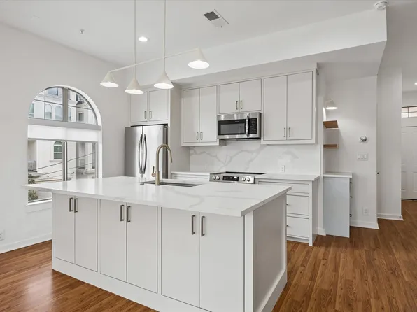 806 Jackson Hill St APT 201, Houston, TX 77007