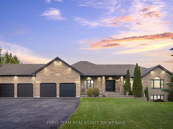 2nd image of 39 Vanderpost Cres