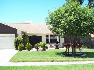 511 Humphries Rd, Safety Harbor, FL 34695