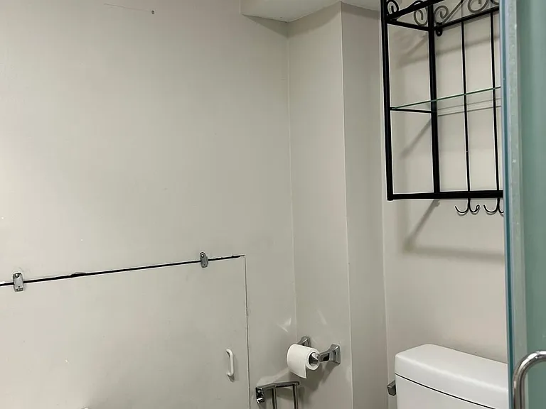 1666 Queen St E #2 — Photo 9