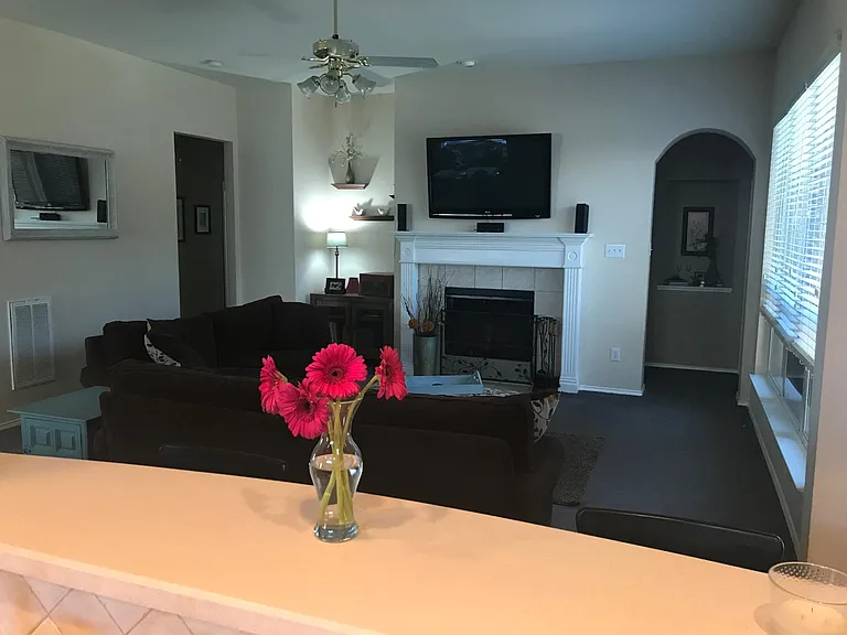 1323 Salinas Dr — Photo 4