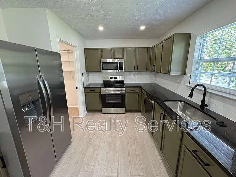 2145 Shadowbrook Dr — Photo 6