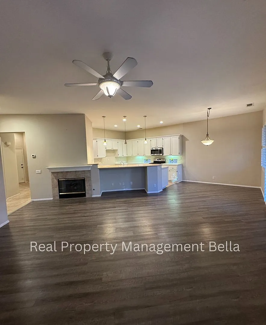 Building Photo - 29790 Painted Desert Dr
