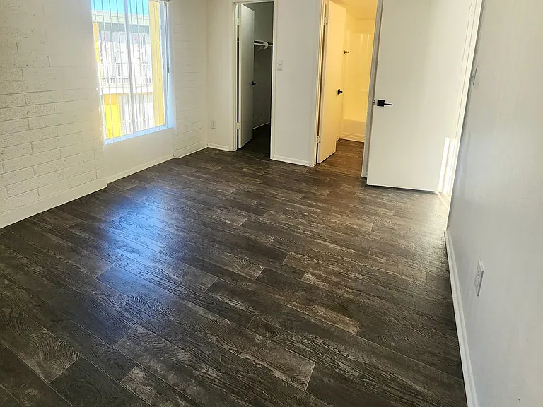 Park West Apartments — Photo 35