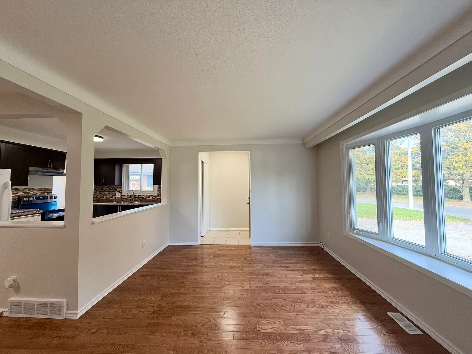 48 Lakehurst Drive St Catharines Ontario L2N4C2 — Photo 4