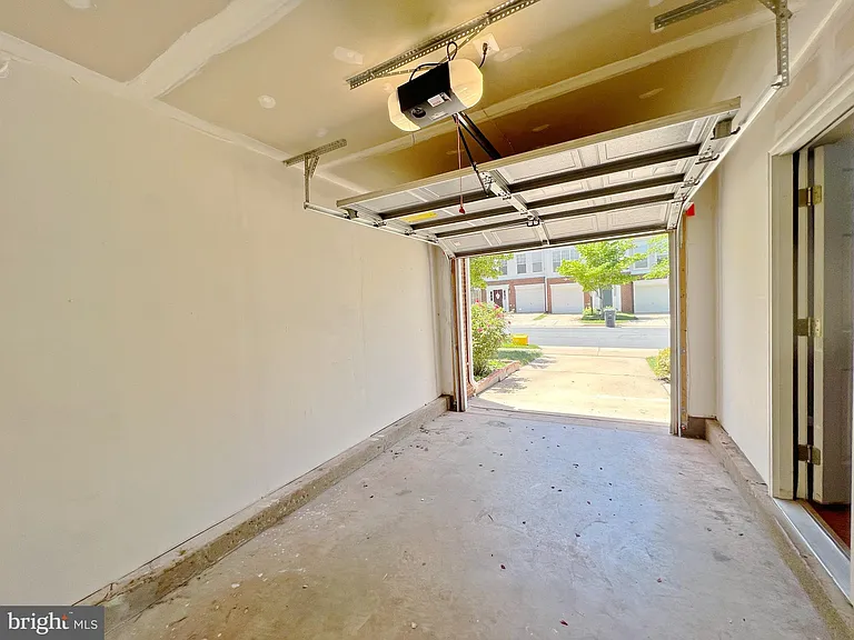 8118 Rainwater Cir — Photo 26