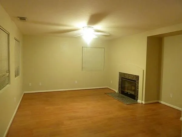 985 Weeping Willow Ct — Photo 2