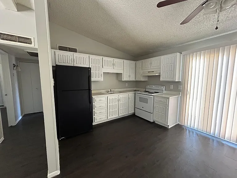 3645 N 71st Ave #16 — Photo 3