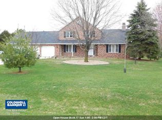 2838 Meadow Flower Ln, Green Bay, WI 54313