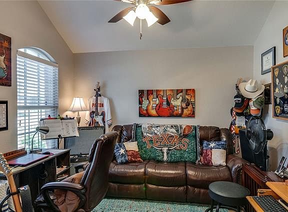2nd image of 412 Emerald Creek Dr