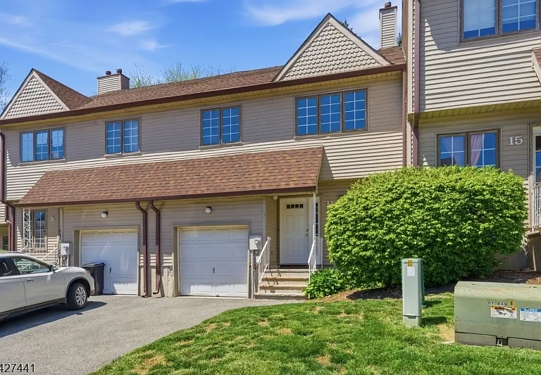 11 Deer Hill Ct — Photo 4