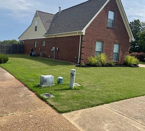 2nd image of 980 Clubhouse Dr