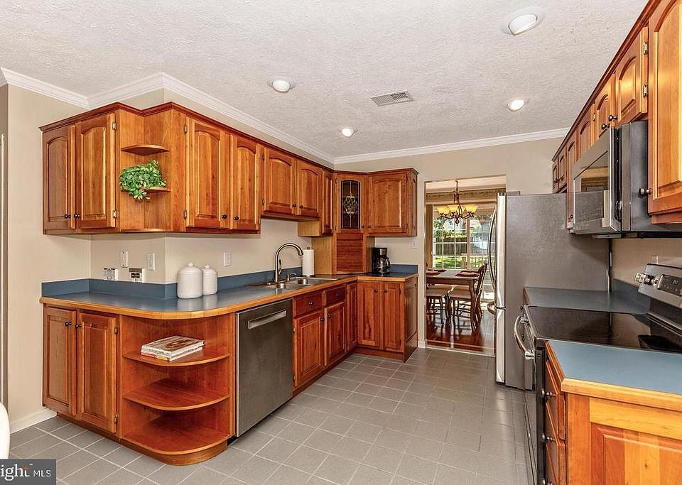 2nd image of 19812 Spurrier Ave