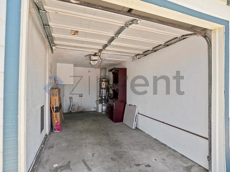 2123 E 25th St — Photo 25