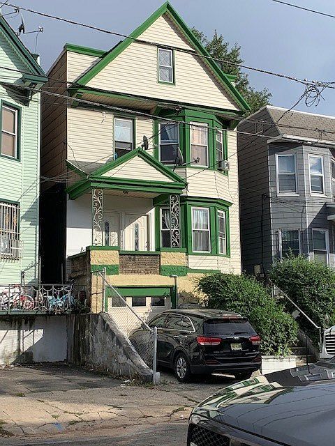 2nd image of 18 Romaine Ave